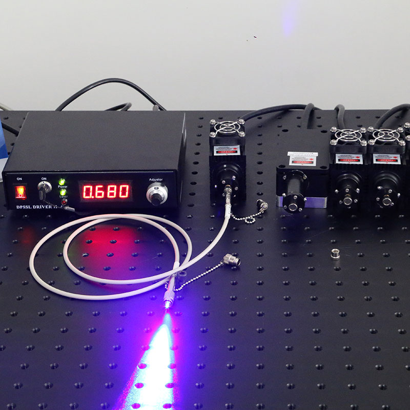 500mW Blue 섬유 결합 레이저 at 457nm CW & modulation together